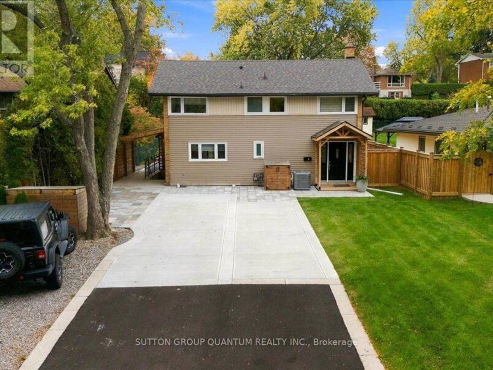 18 PLEASANT AVENUE, Dundas, Ontario L9H 3S7