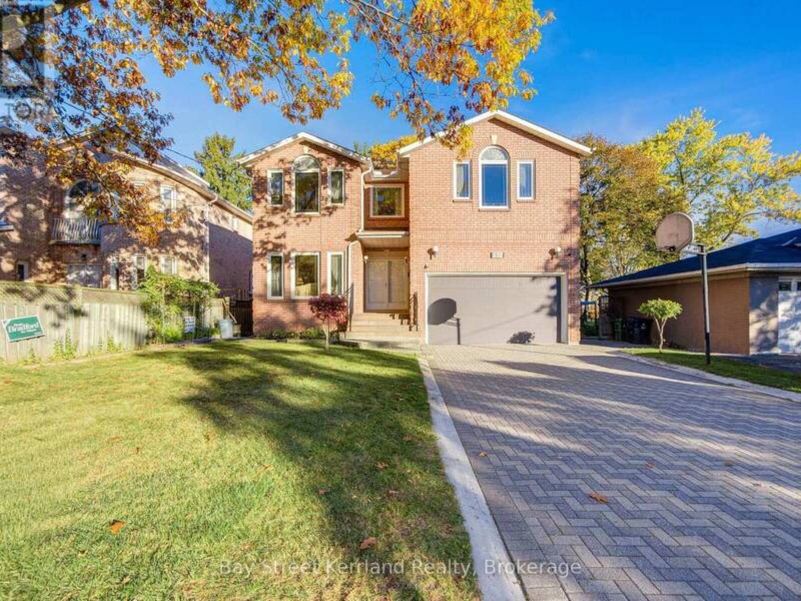 136 NIPIGON AVENUE, Toronto, Ontario M2M 2W4