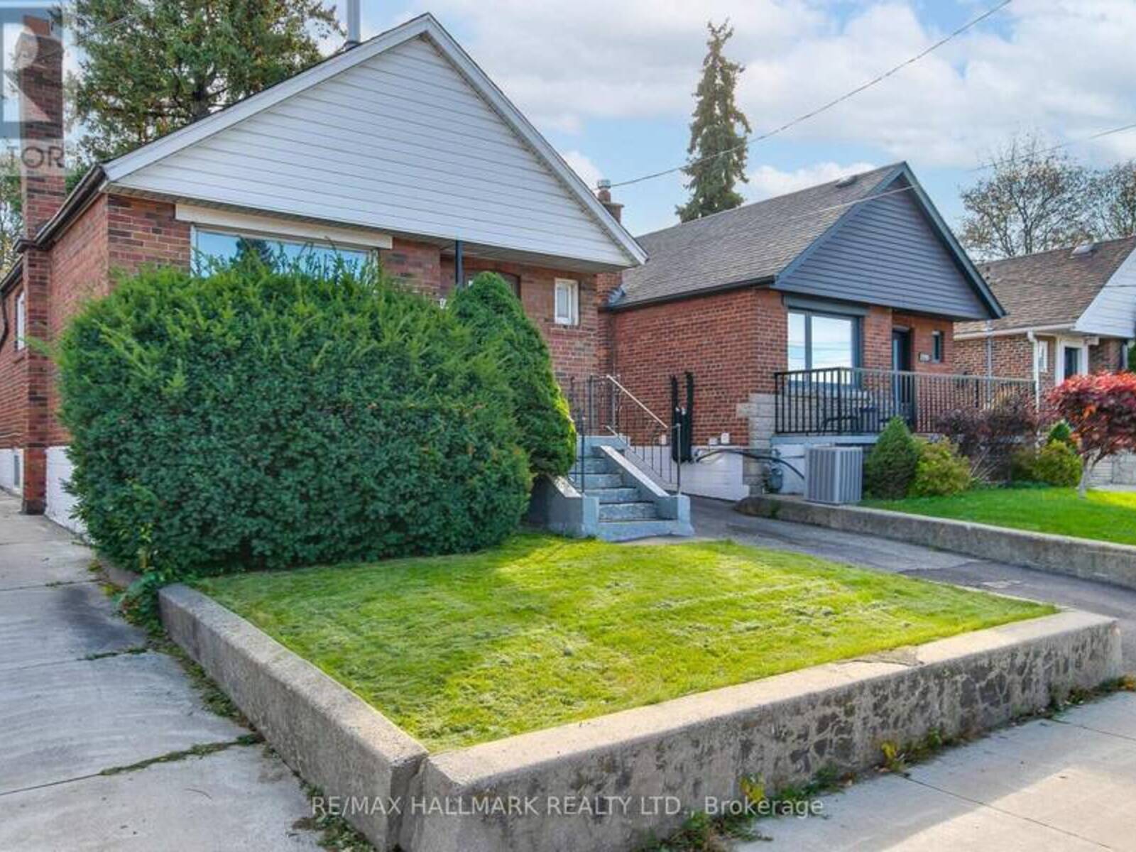 2797 ST CLAIR AVENUE E, Toronto, Ontario M4B 1N1