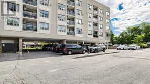 417 - 160 WELLINGTON STREET E | Aurora Ontario | Slide Image Three