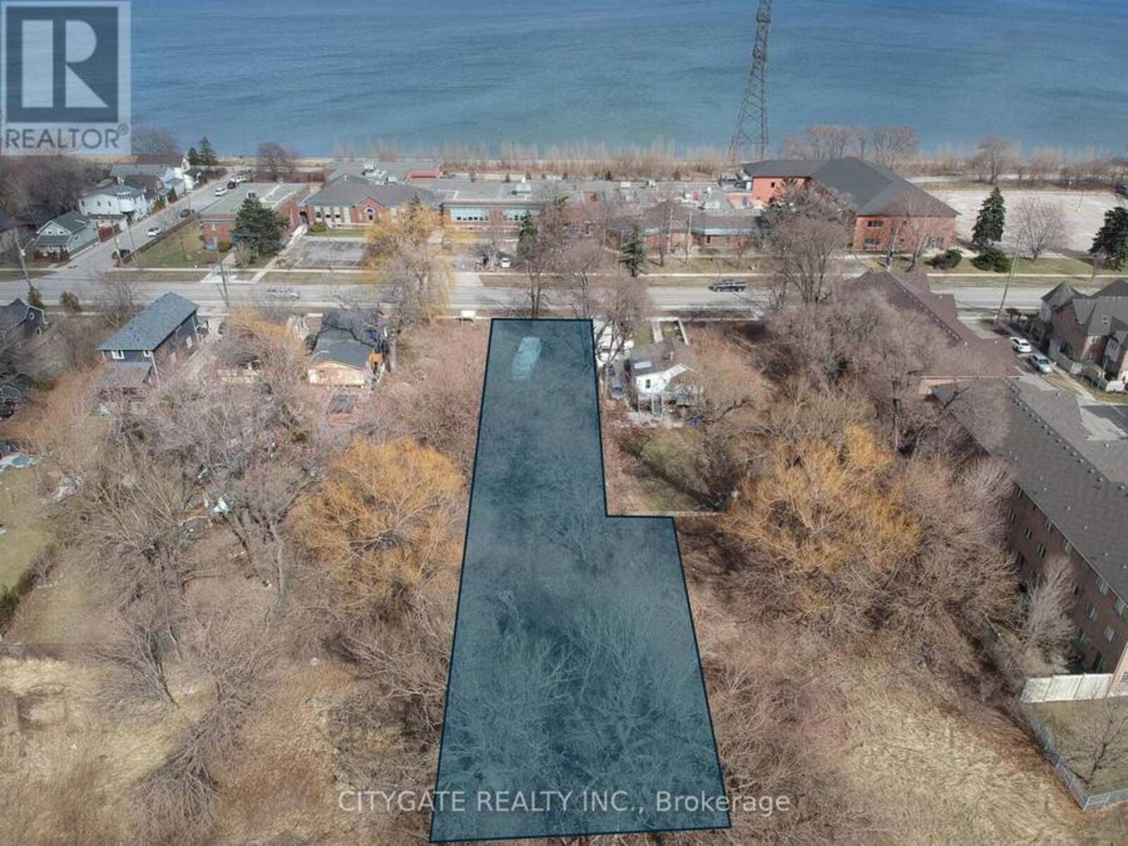 496 BEACH BOULEVARD, Hamilton, Ontario L8H 6X3