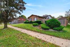 2 LORING CRESCENT | Hamilton Ontario | Slide Image Three