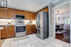 499 SILKEN LAUMANN DRIVE | Newmarket Ontario | Slide Image Thirteen