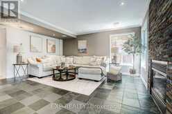 499 SILKEN LAUMANN DRIVE | Newmarket Ontario | Slide Image Eight