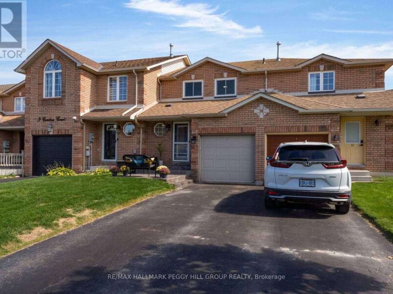 11 CARIBOU COURT, Barrie, Ontario L4N 8N3