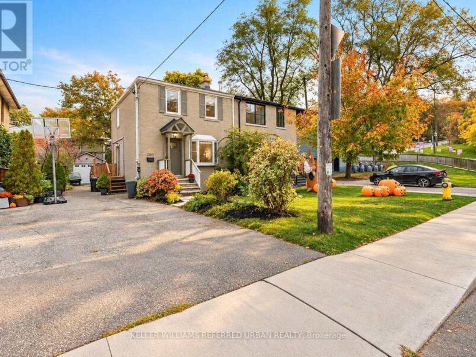 200 SAINT MARKS ROAD, Toronto, Ontario M6S 2H9