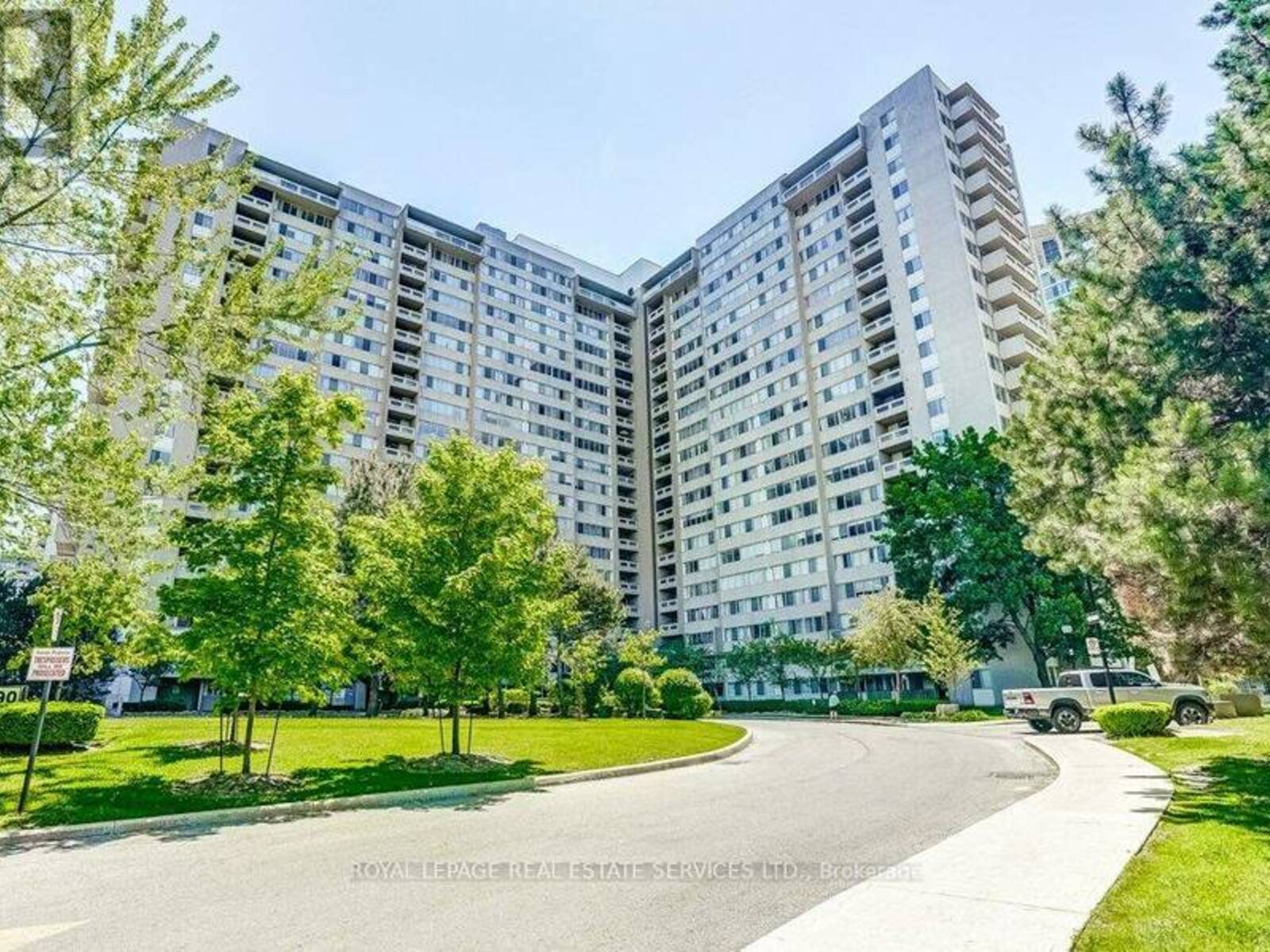 402 - 3590 KANEFF CRESCENT, Mississauga, Ontario L5A 3X3