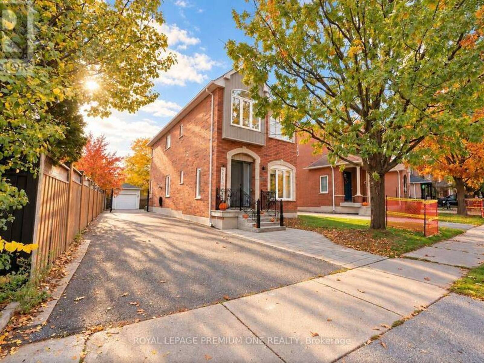 2673 CASTLE HILL CRESCENT, Oakville, Ontario L6H 6J1