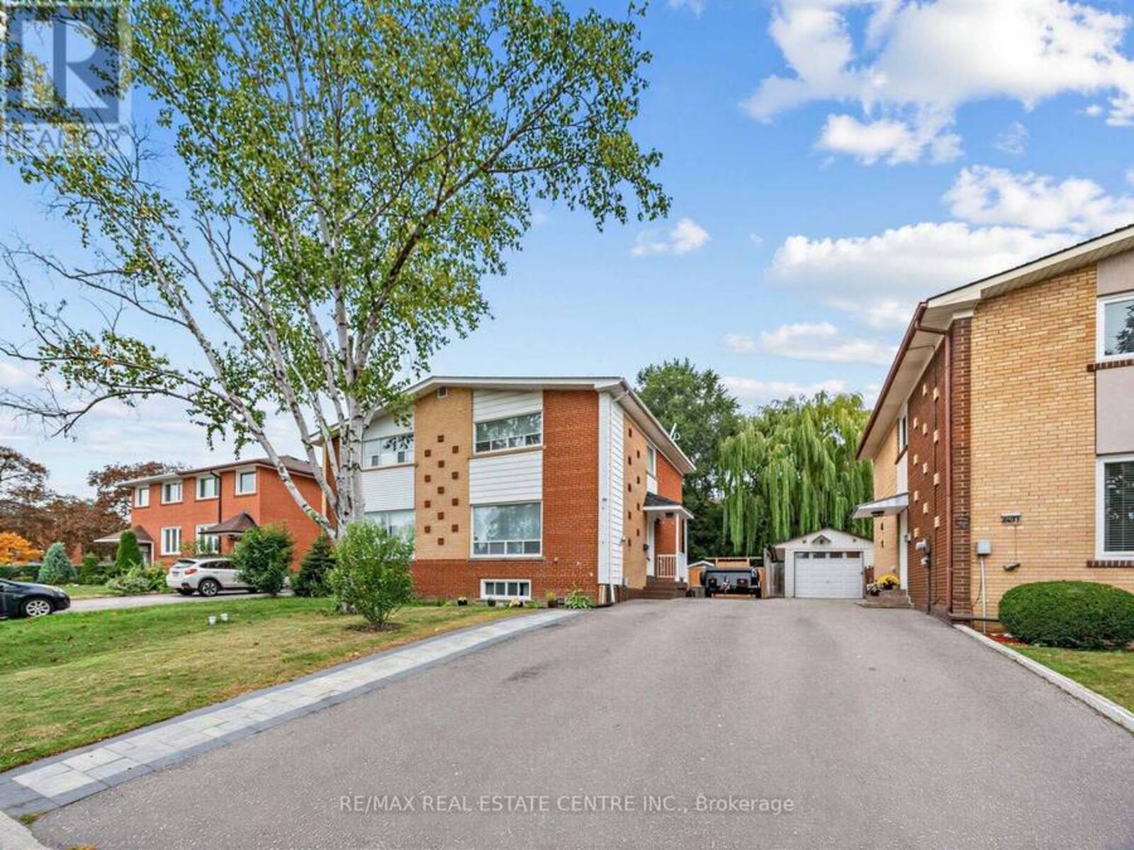 2475 BROOKHURST ROAD, Mississauga, Ontario L5J 1R4