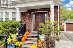 20 GRENADIER HEIGHTS | Toronto Ontario | Slide Image Four