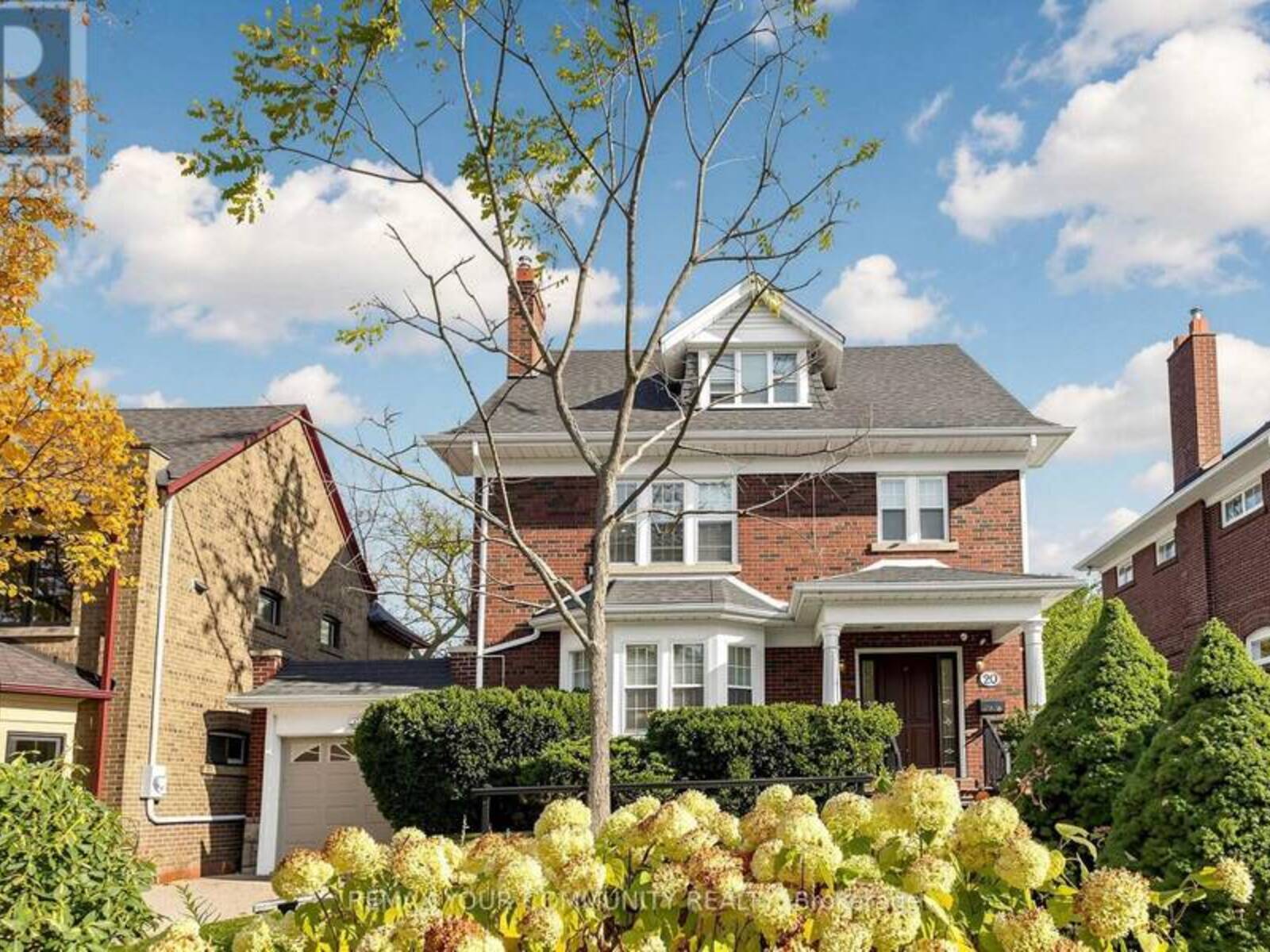 20 GRENADIER HEIGHTS, Toronto, Ontario M6S 2W6