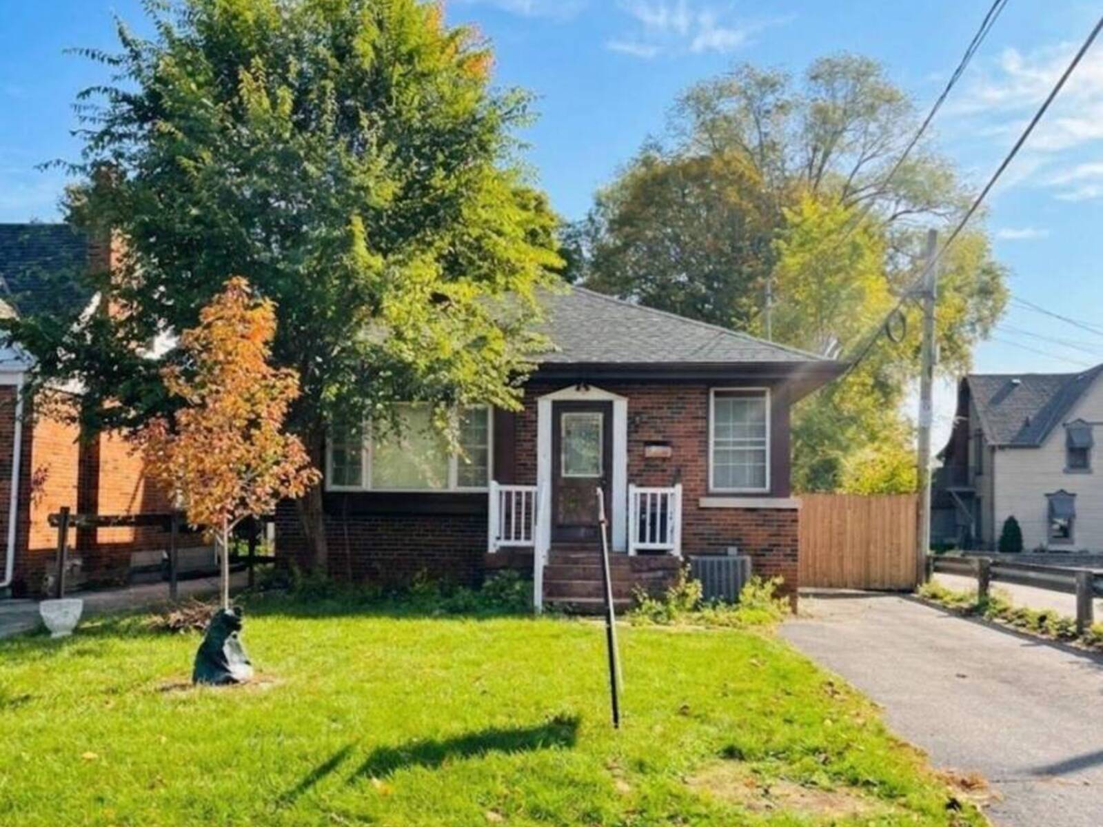 16 KINGSMOUNT STREET, Hamilton, Ontario L8S 3B3