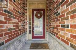 8 GOLDENVIEW COURT | Hamilton Ontario | Slide Image Two