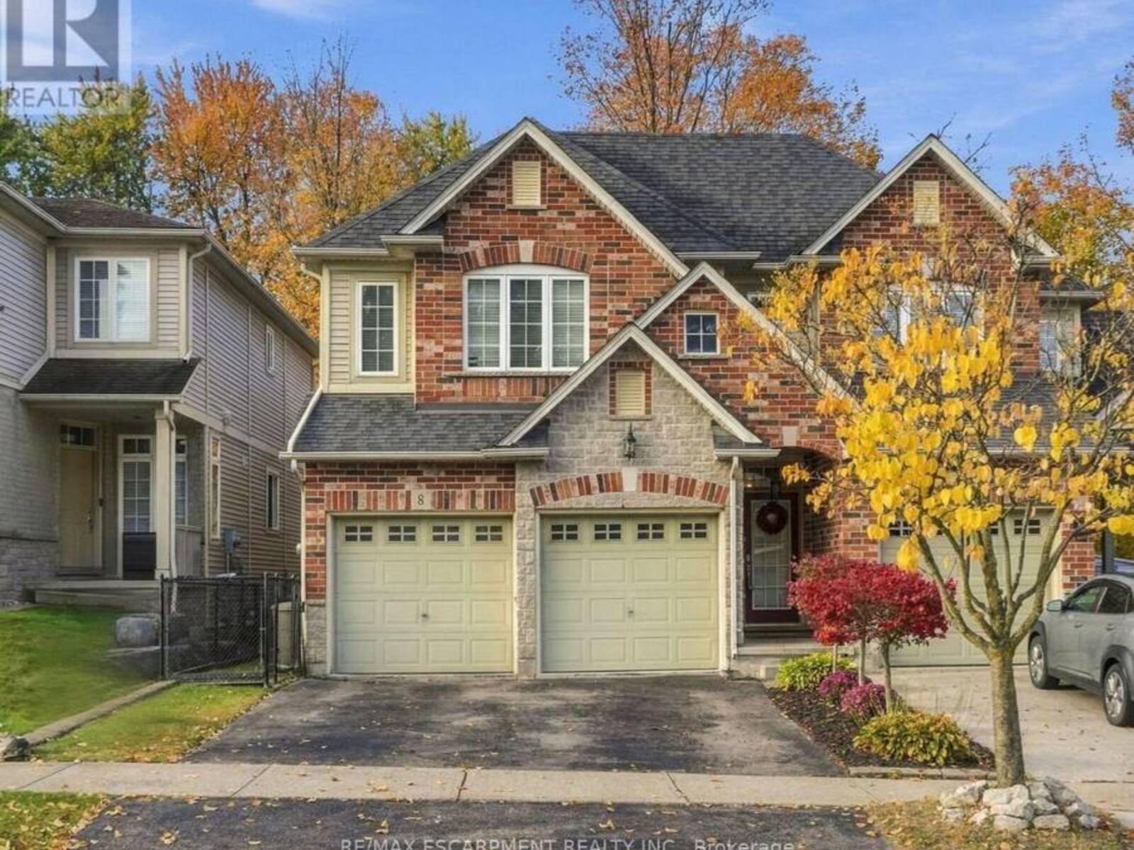 8 GOLDENVIEW COURT, Hamilton, Ontario L8B 0L2