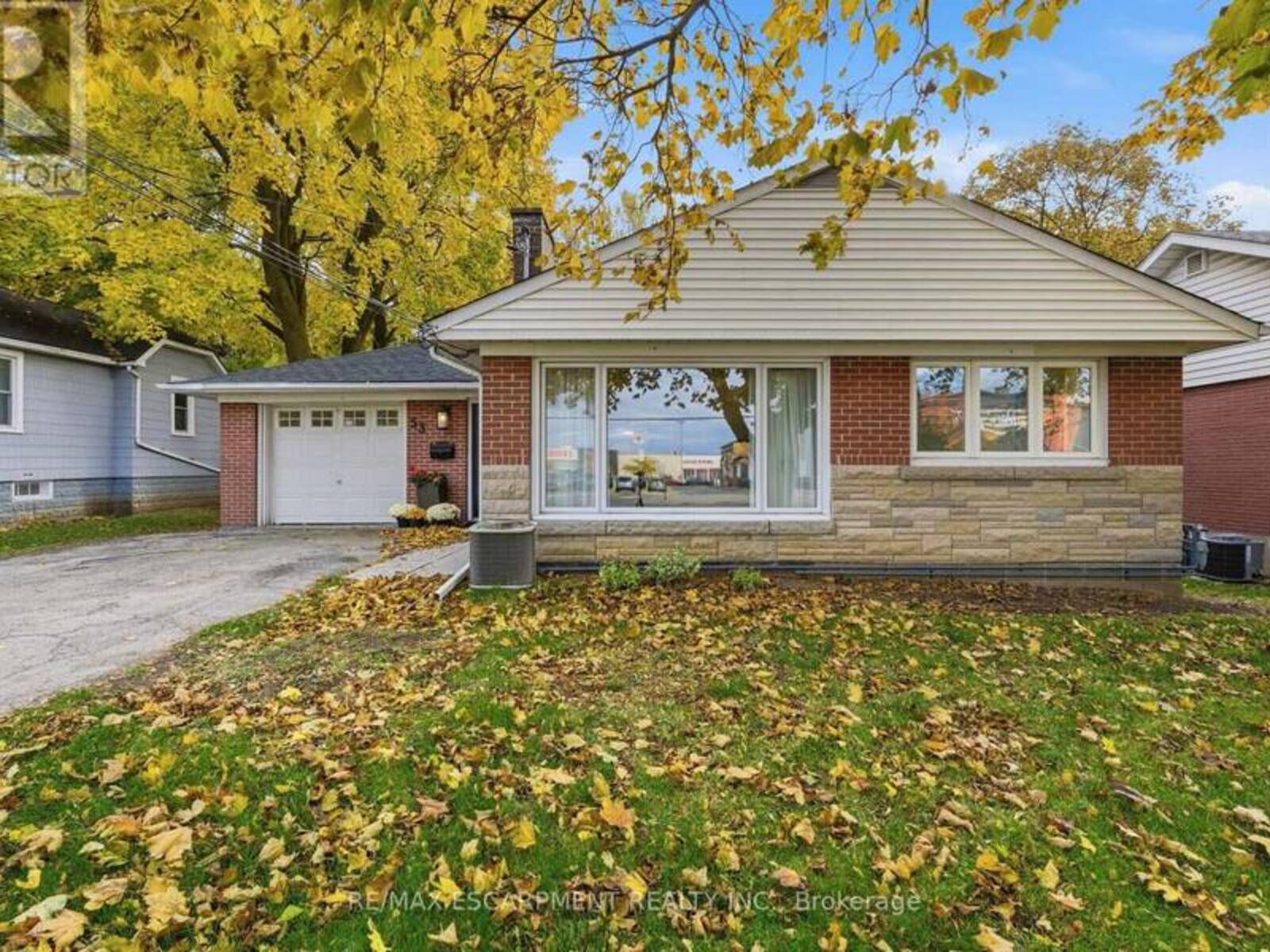 53 LIVINGSTON AVENUE, Grimsby, Ontario L3M 1L3