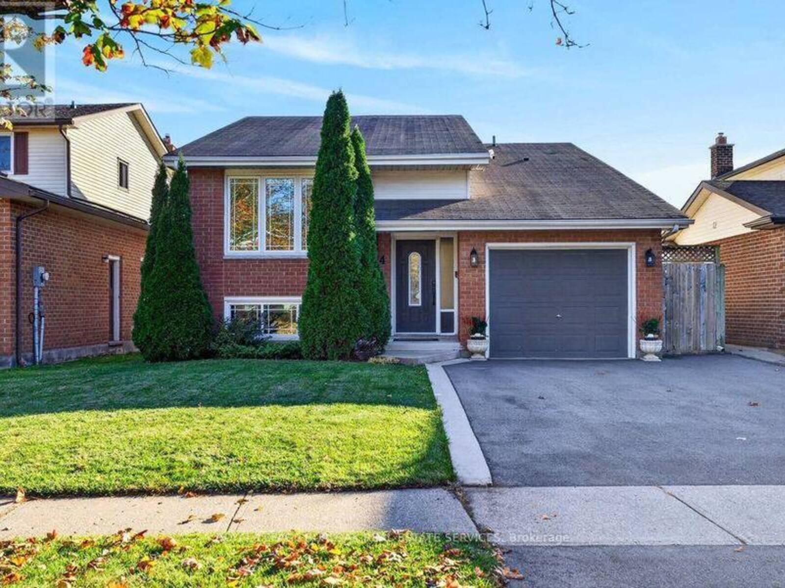 4 VANCE CRESCENT, Hamilton, Ontario L8B 0B8