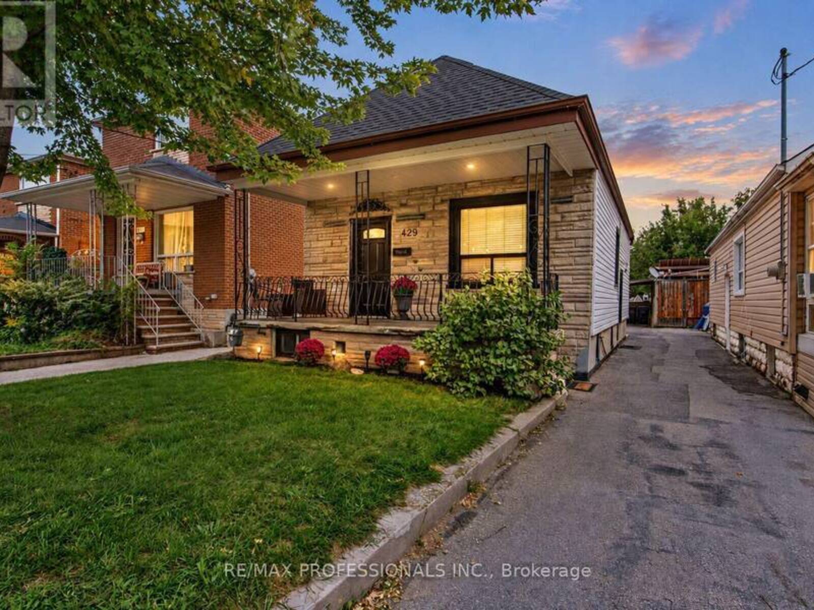 429 GILBERT AVENUE, Toronto, Ontario M6E 4X2