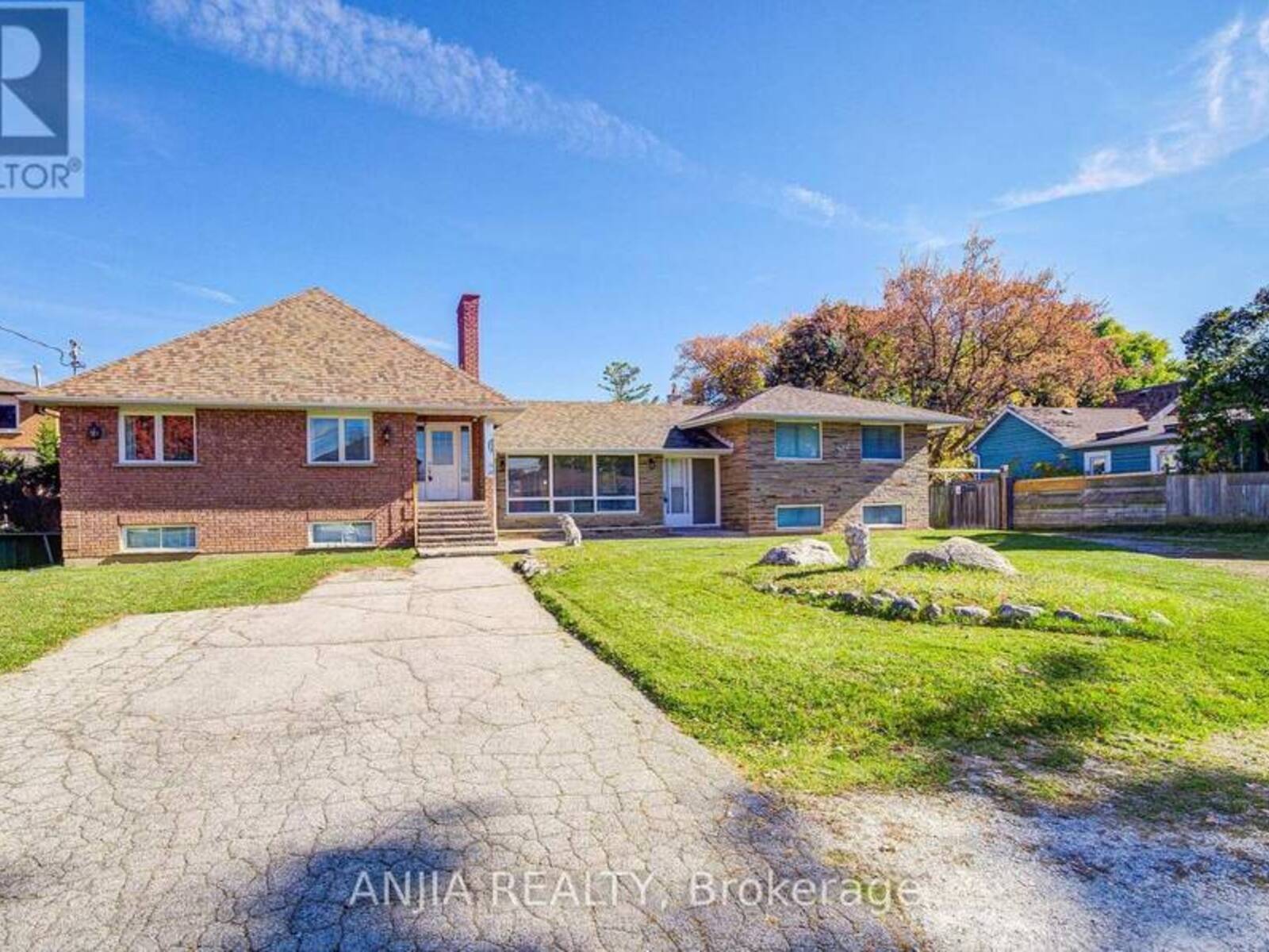 9725 KEELE STREET, Vaughan, Ontario L6A 3Y5