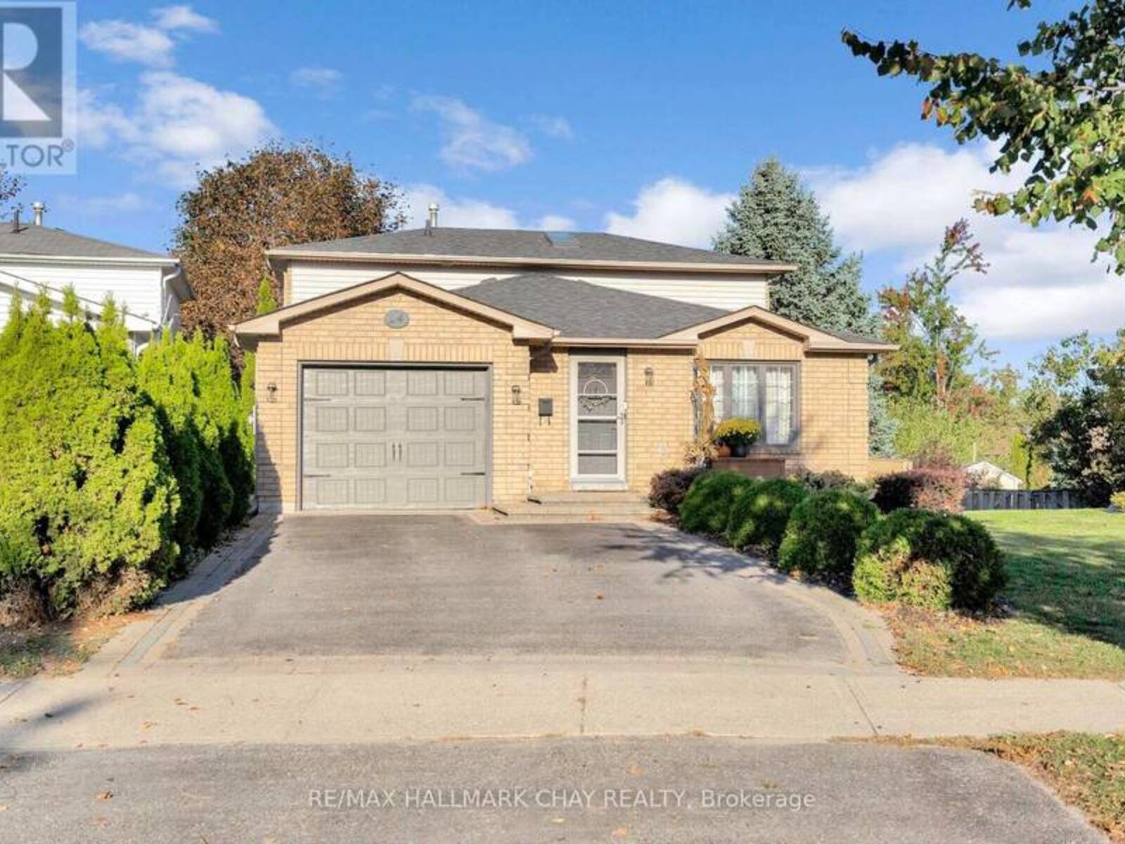 24 RUNDLE CRESCENT, Barrie, Ontario L4N 8E7