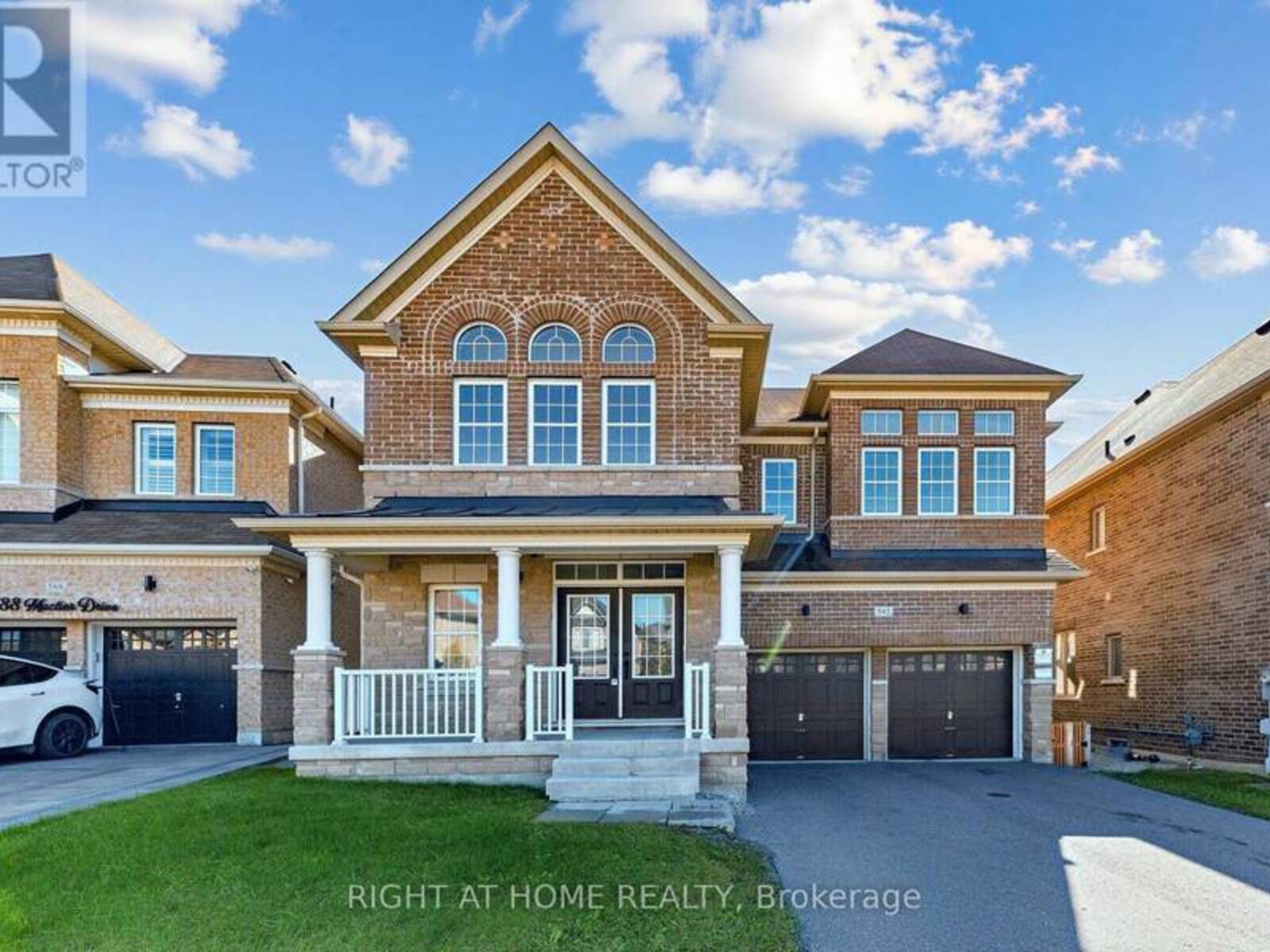 592 MACTIER DRIVE, Vaughan, Ontario L4H 4L5