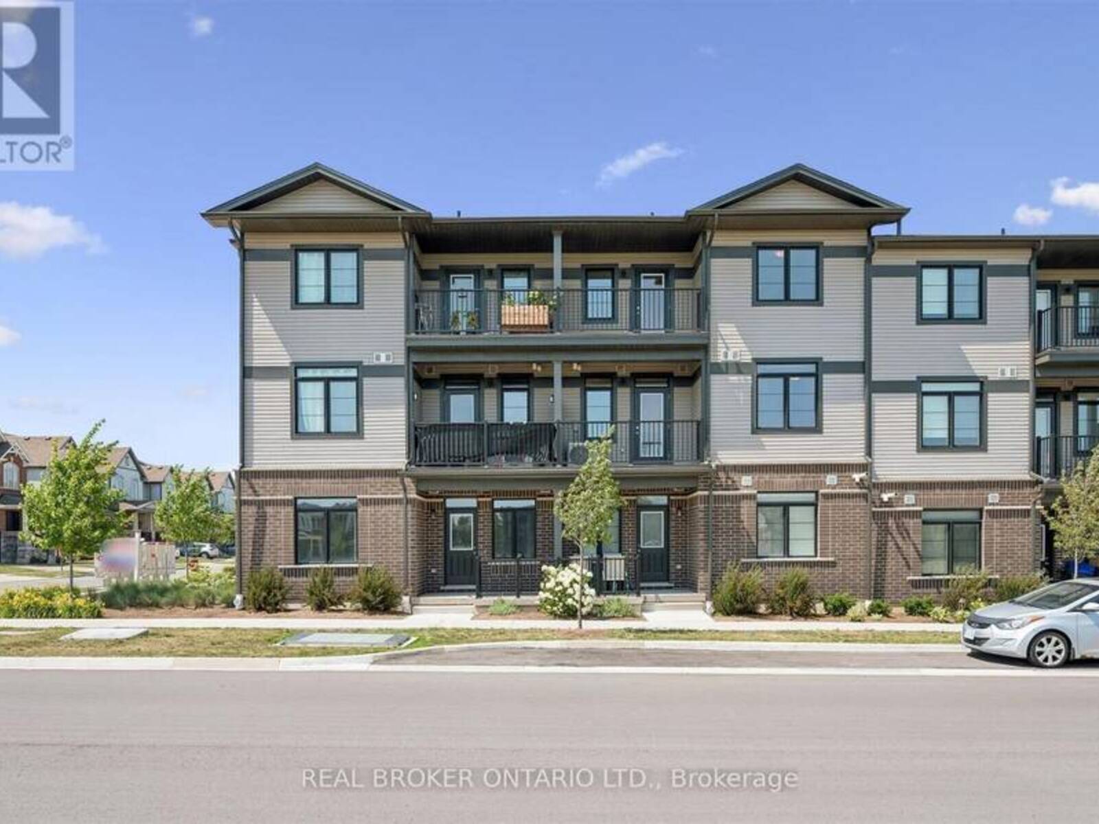 8 OAT LANE, Kitchener, Ontario N2R 0T1