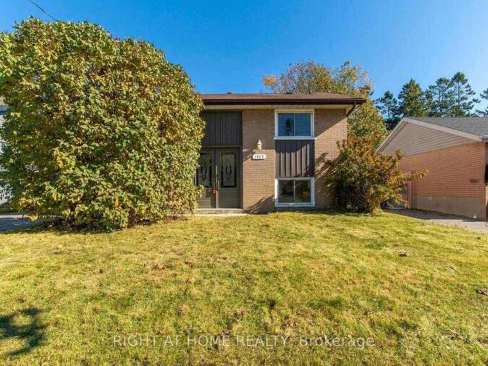 1517 OXFORD STREET, Oshawa, Ontario L1J 3X2