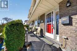 30 THE COUNTRY WAY | Kitchener Ontario | Slide Image Nine