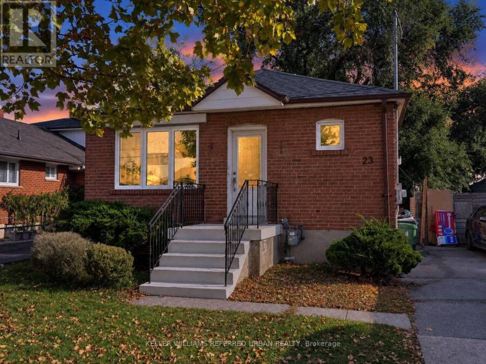 23 LOMA ROAD, Toronto, Ontario M8Z 3Z6