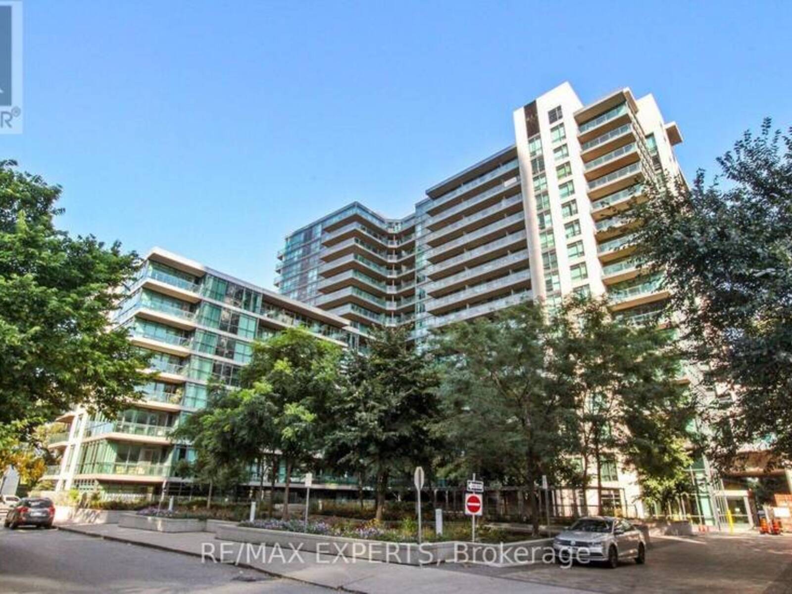 355 - 209 FORT YORK BOULEVARD, Toronto, Ontario M5V 4A1