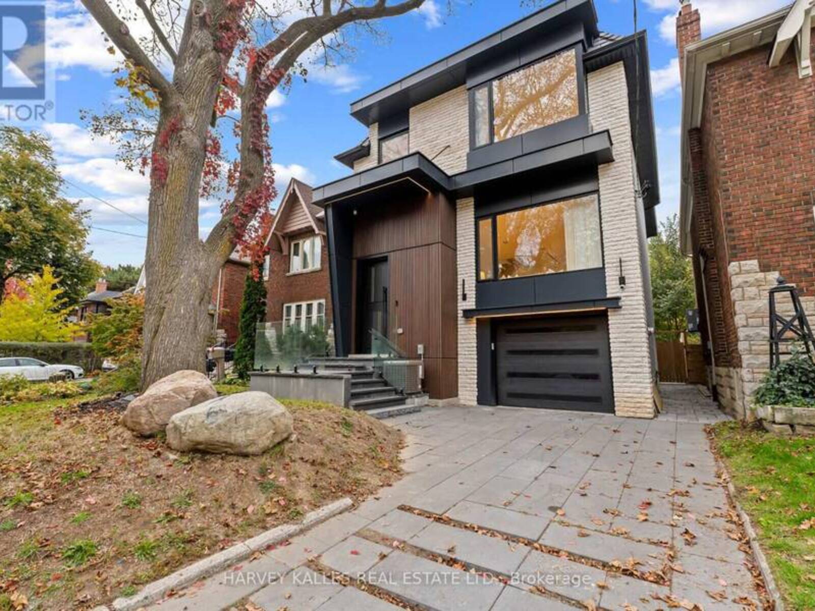 33 SAINT HILDA'S AVENUE, Toronto, Ontario M4N 2P5