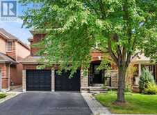 1002 OAKTREE CRESCENT | Newmarket Ontario | Slide Image One