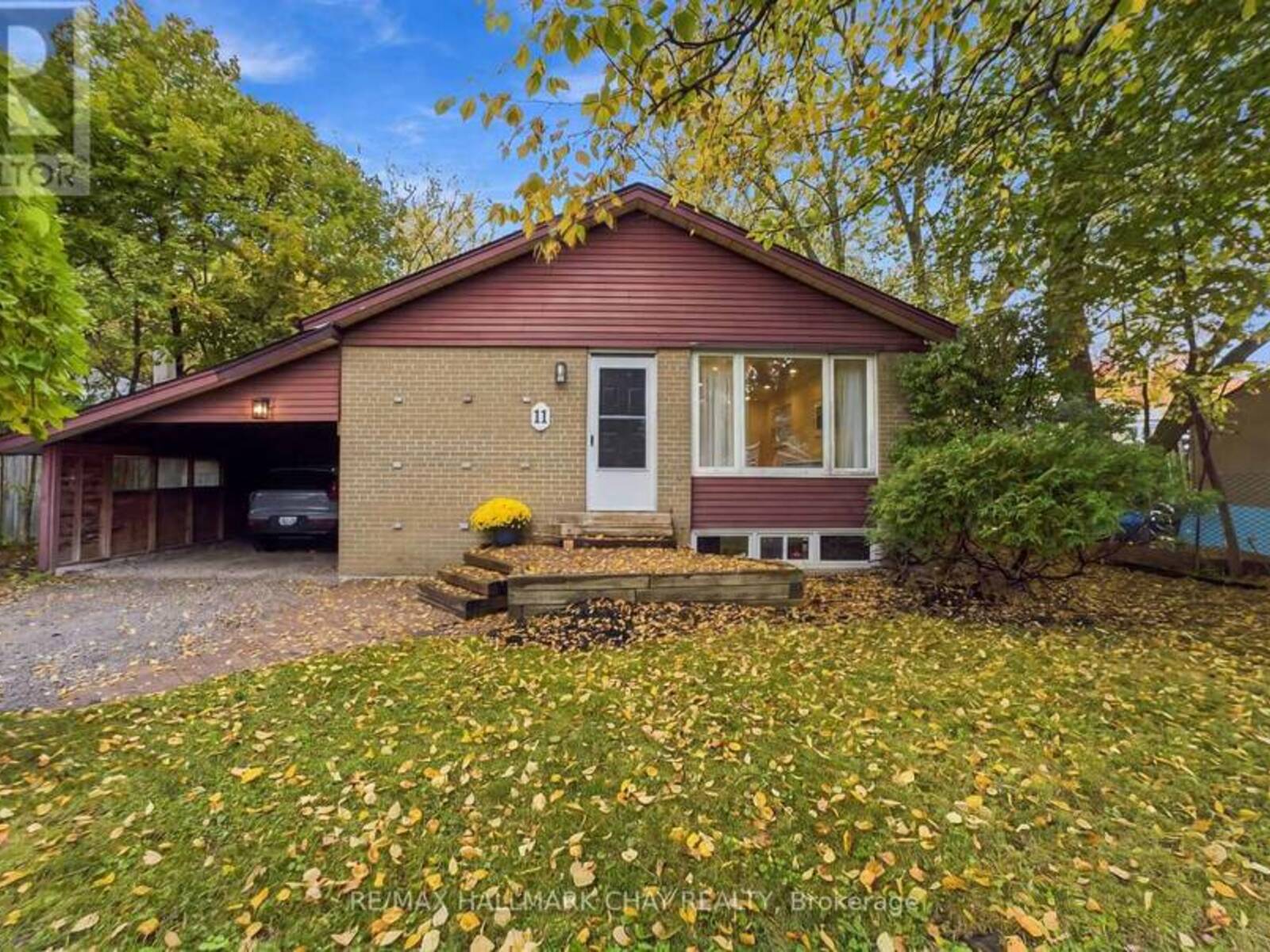 11 DAVIDSON ROAD, Aurora, Ontario L4G 2A9