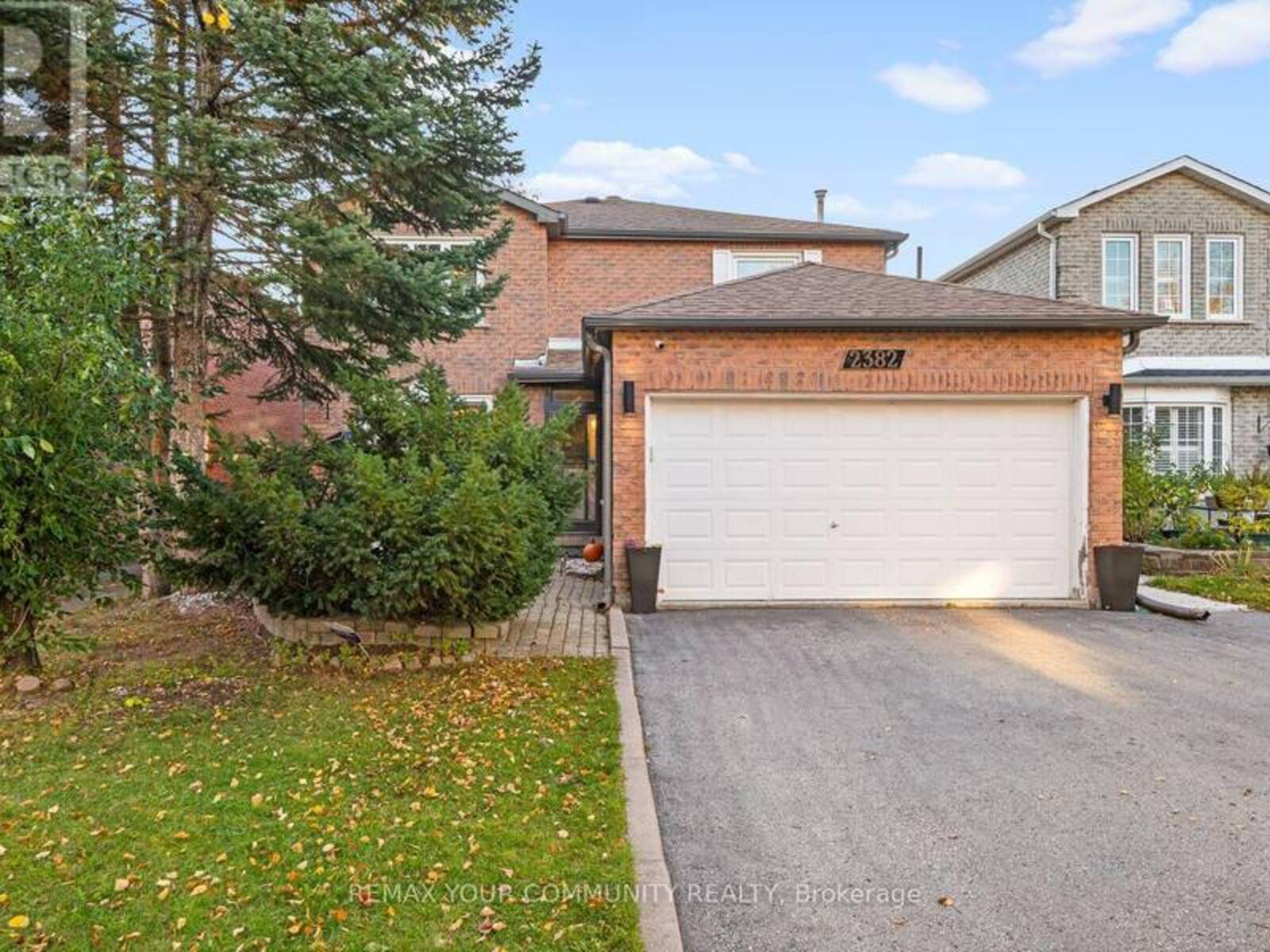 2382 ANNAN WOODS DRIVE, Pickering, Ontario L1X 2K7