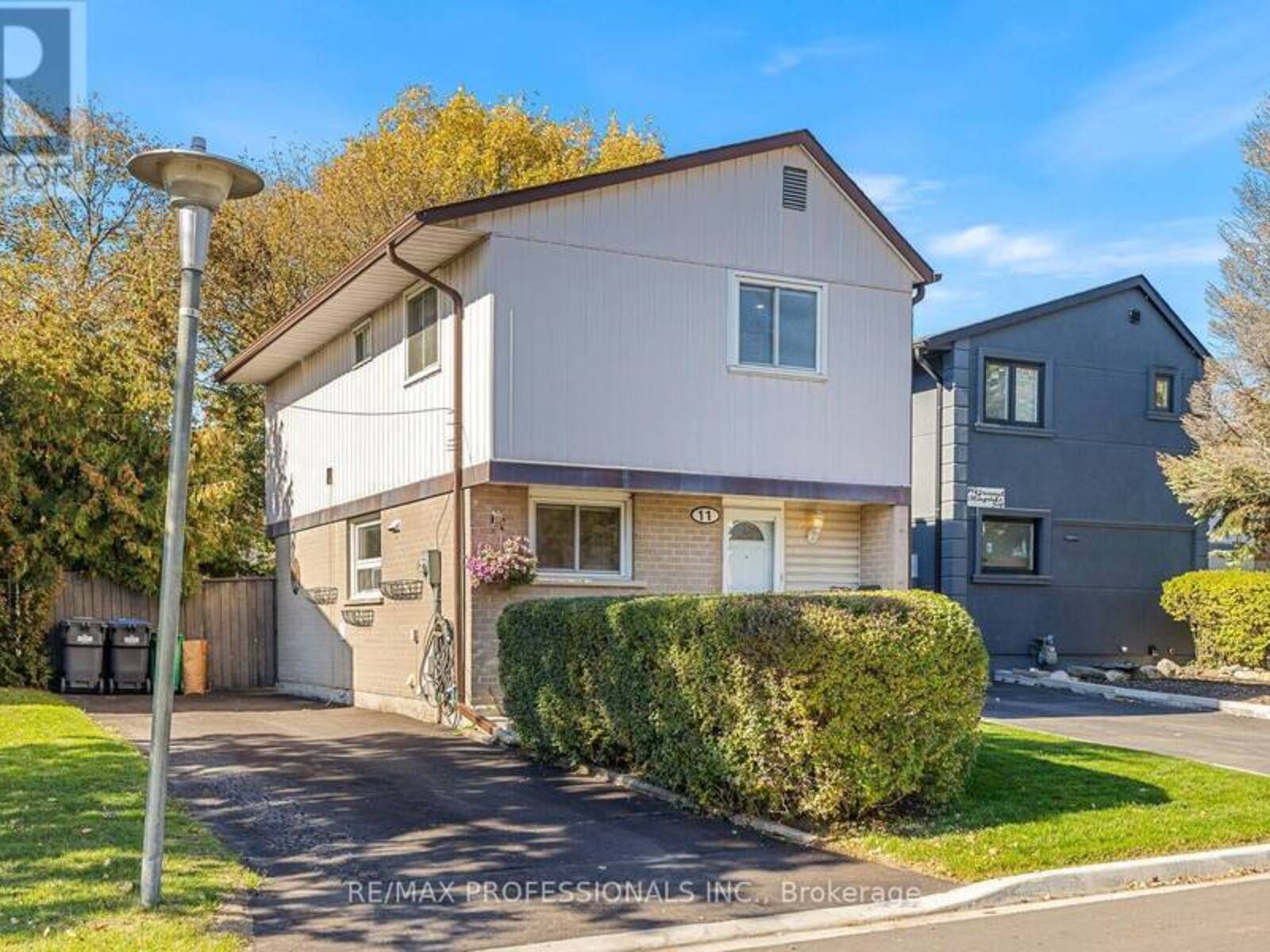 11 GRAND RAPIDS SQUARE, Brampton, Ontario L6S 2H9