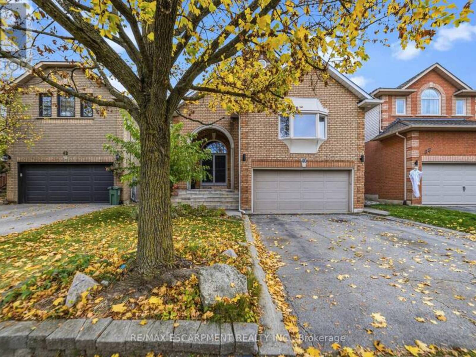 40 BROOKHURST CRESCENT, Hamilton, Ontario L8B 0M5
