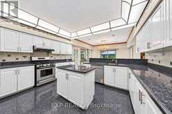 2 SHALLMAR GARDENS | Richmond Hill Ontario | Slide Image Seventeen