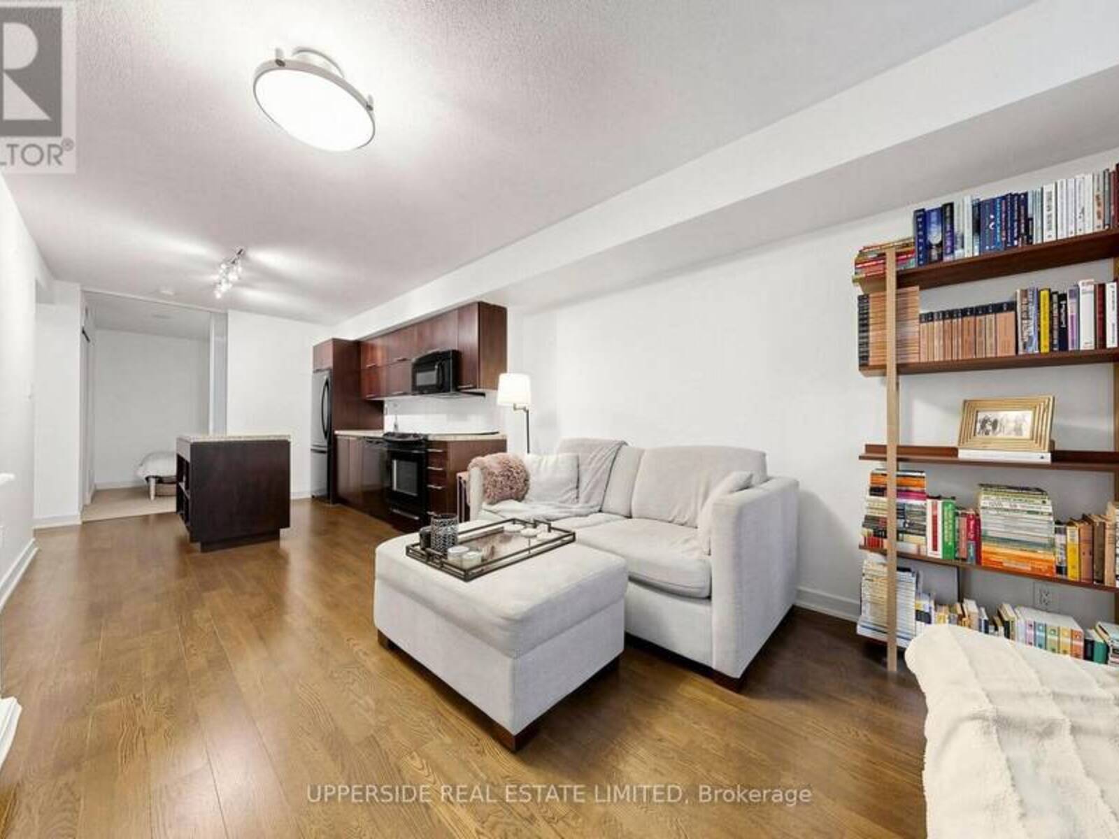 607 - 126 SIMCOE STREET, Toronto, Ontario M5H 4E6