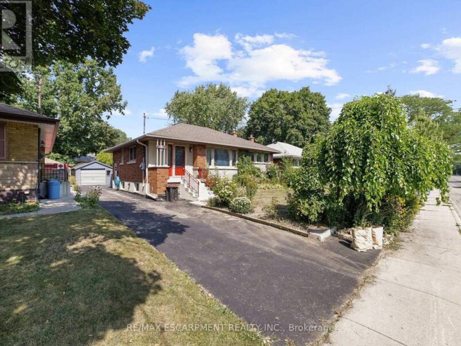 272 UPPER PARADISE ROAD, Hamilton, Ontario L9C 5C2