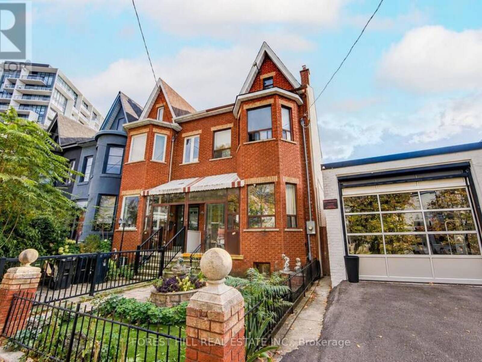 121 NIAGARA STREET, Toronto, Ontario M5V 1C7