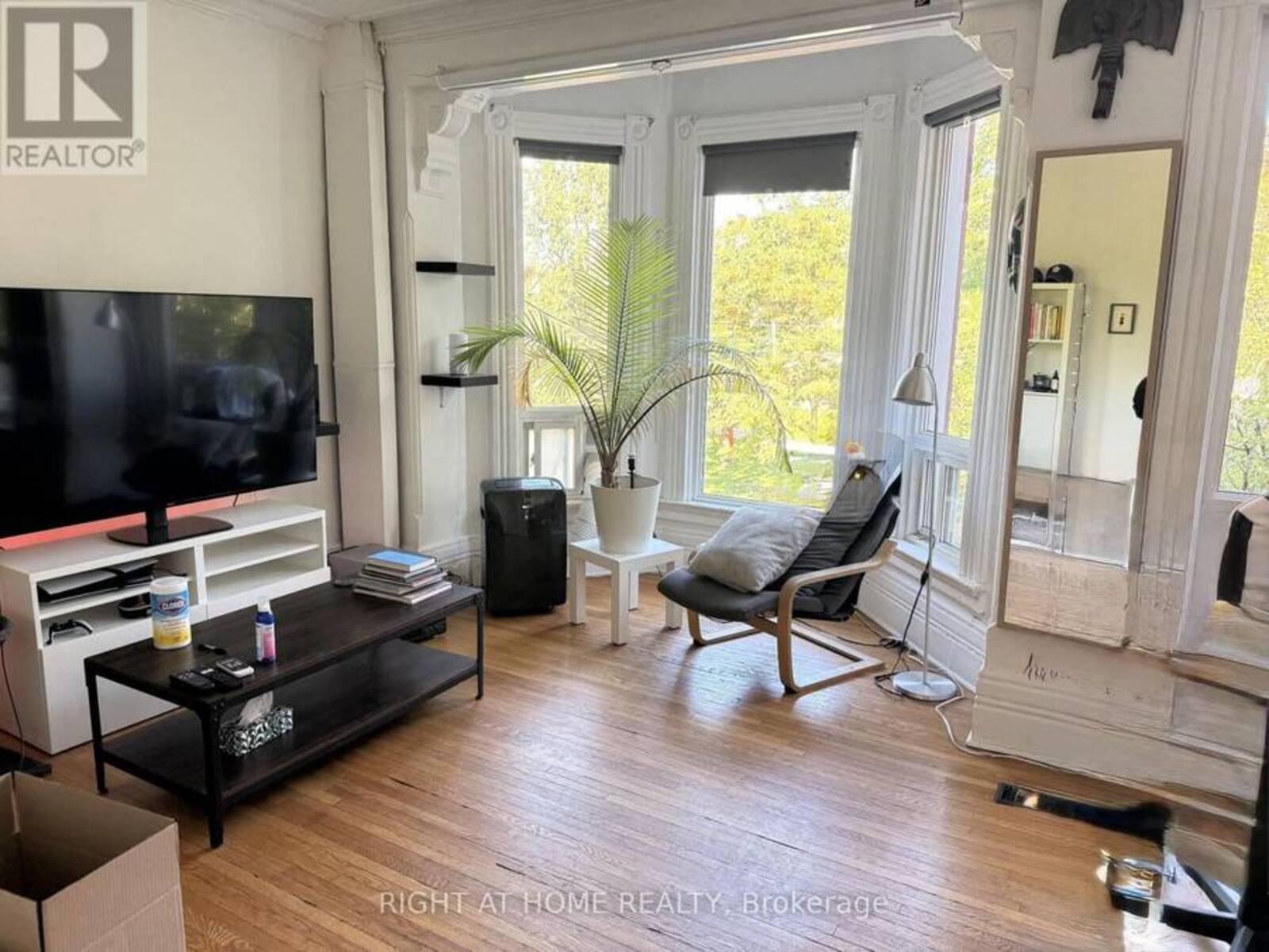 3 WALES AVENUE, Toronto, Ontario M5T 1J2