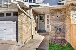 85 GLEDHILL CRESCENT | Hamilton Ontario | Slide Image Three
