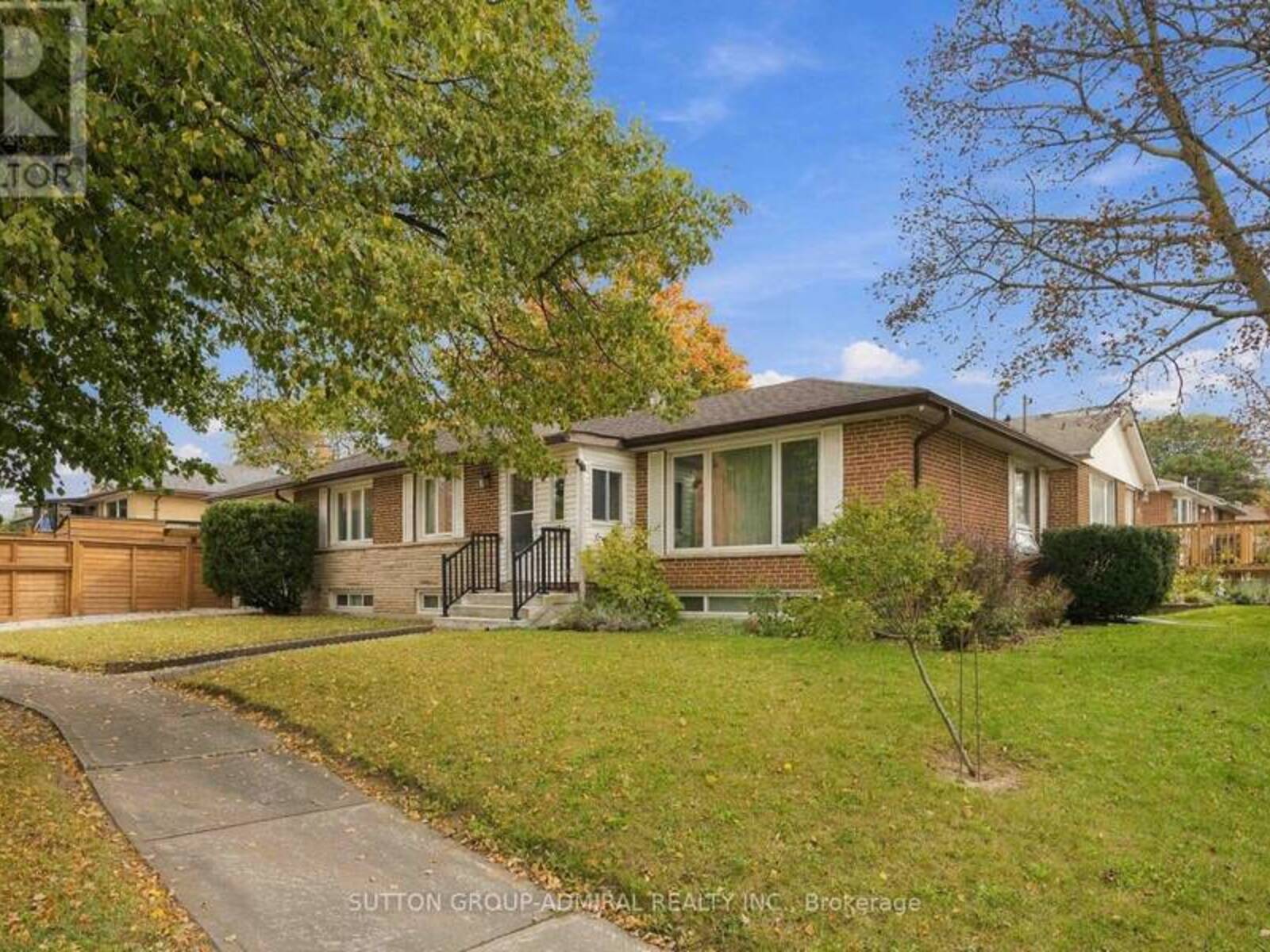 11 SUMMERGLADE DRIVE, Toronto, Ontario M1S 1W8
