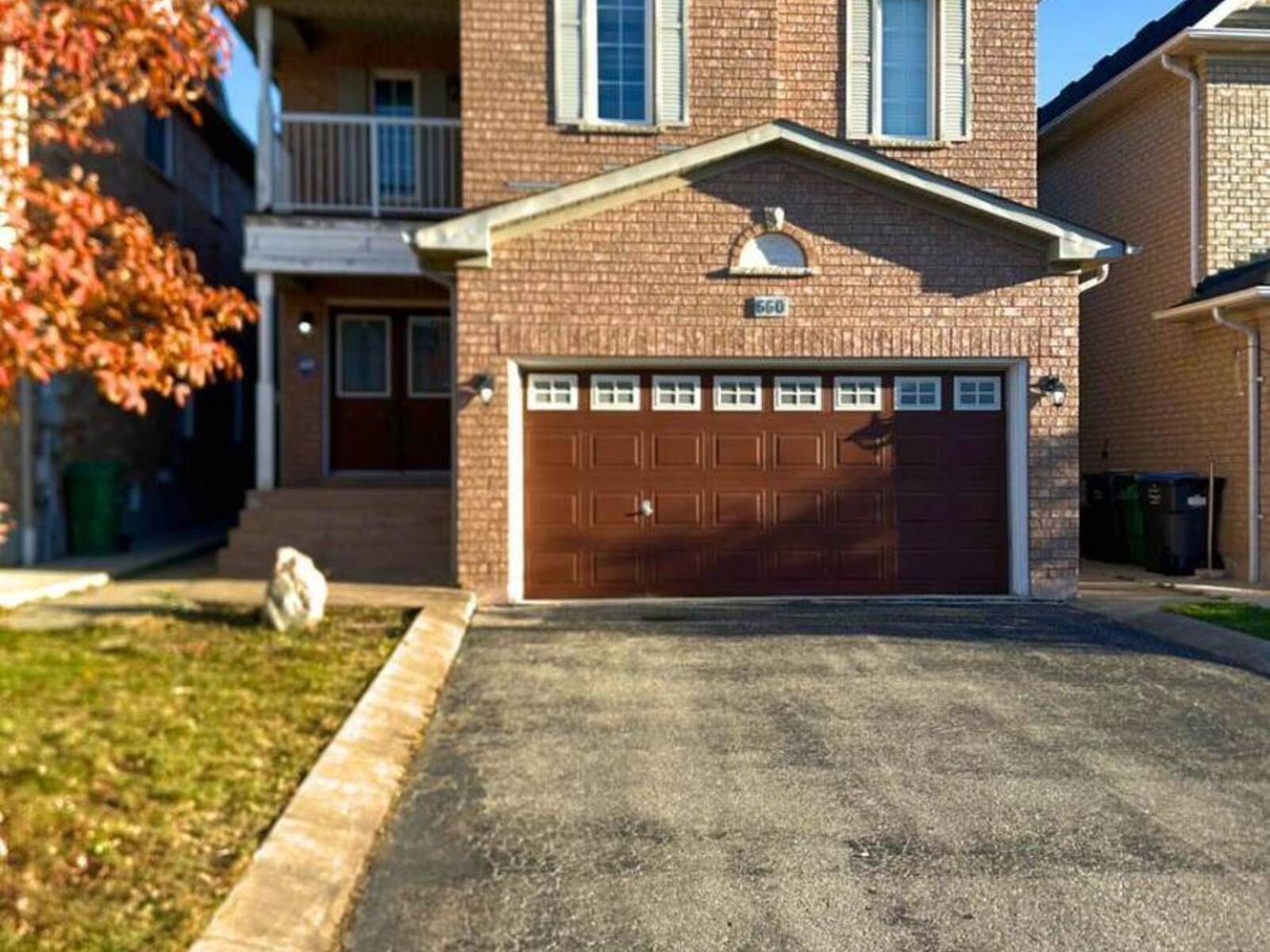 660 GARDEN WALK, Mississauga, Ontario L5W 1V9