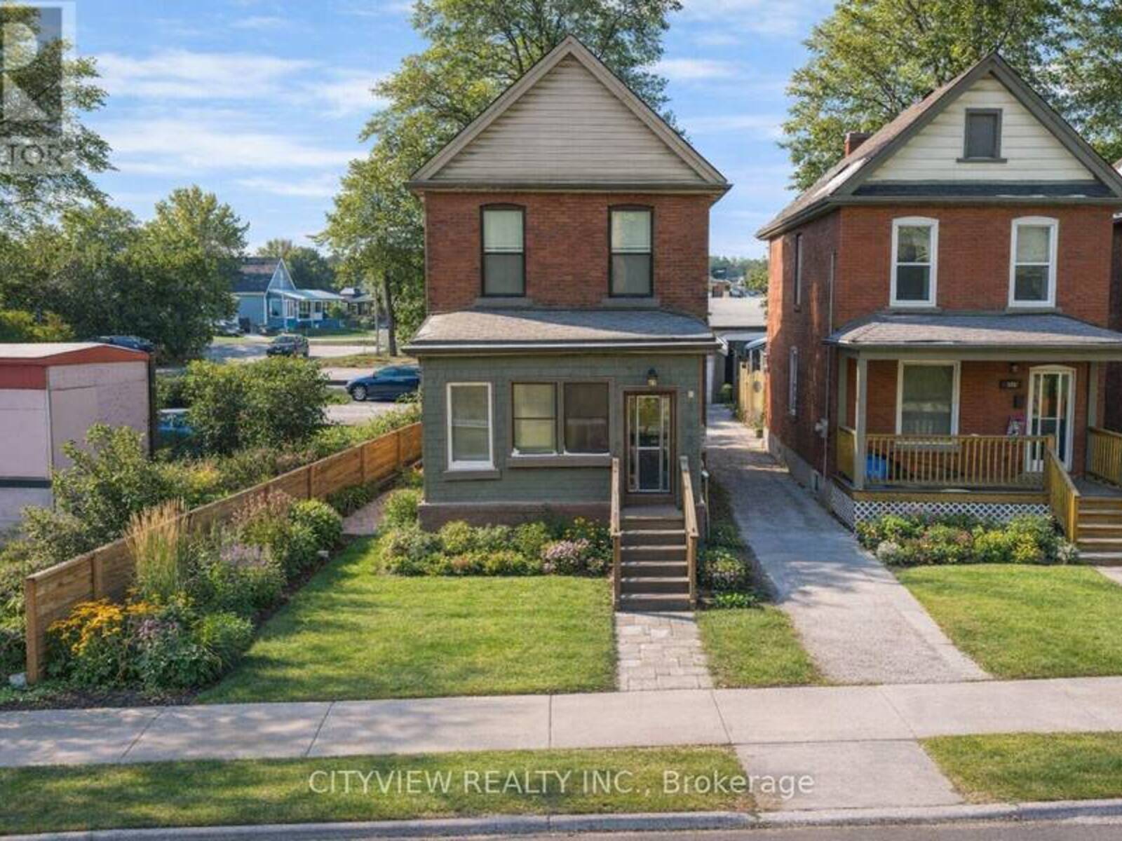 382 BEACH ROAD, Hamilton, Ontario L8H 3K5