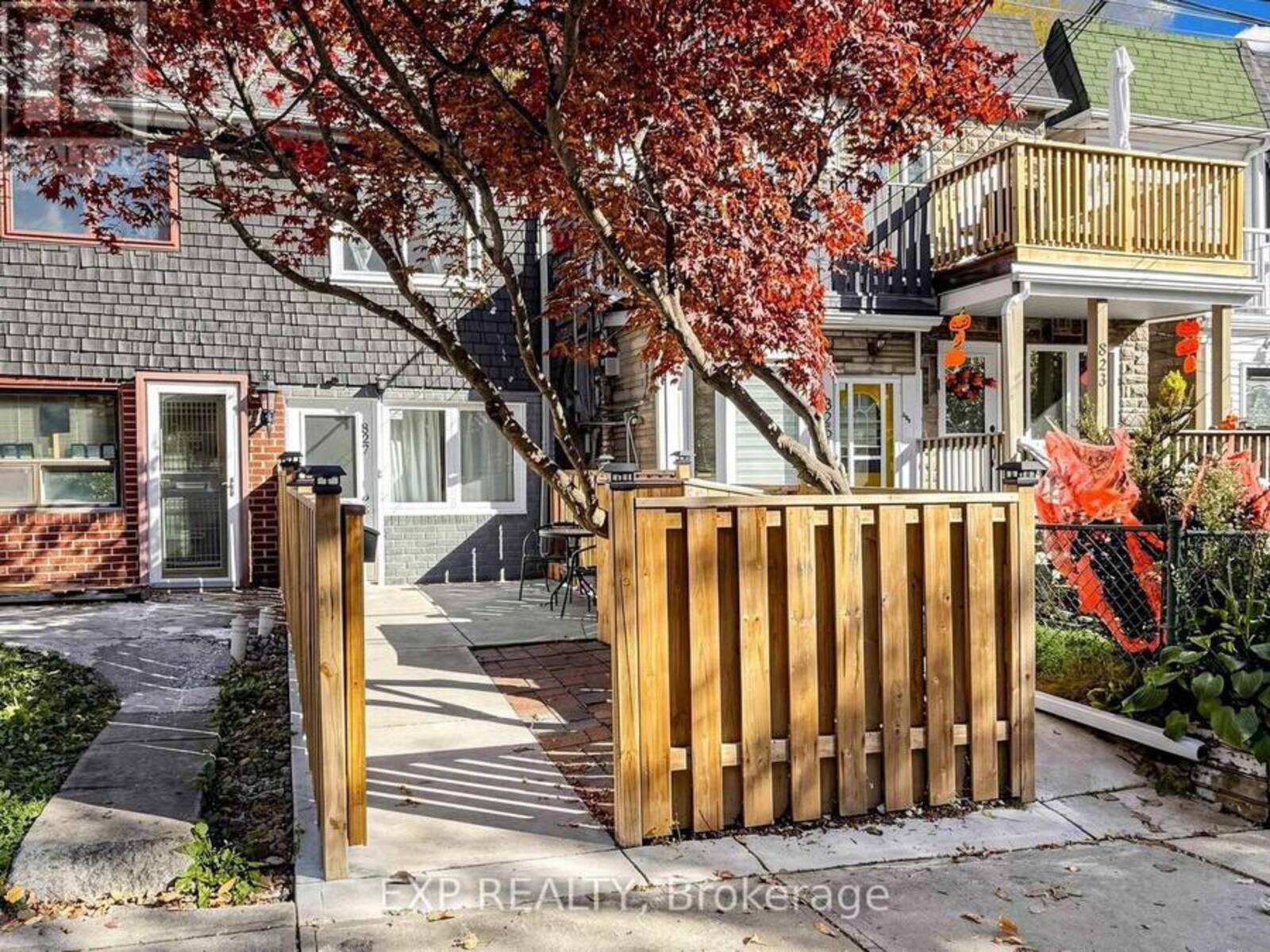 827 CRAVEN ROAD, Toronto, Ontario M4L 2Z7