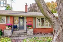 2228 CLARENDON PARK DRIVE | Burlington Ontario | Slide Image Three