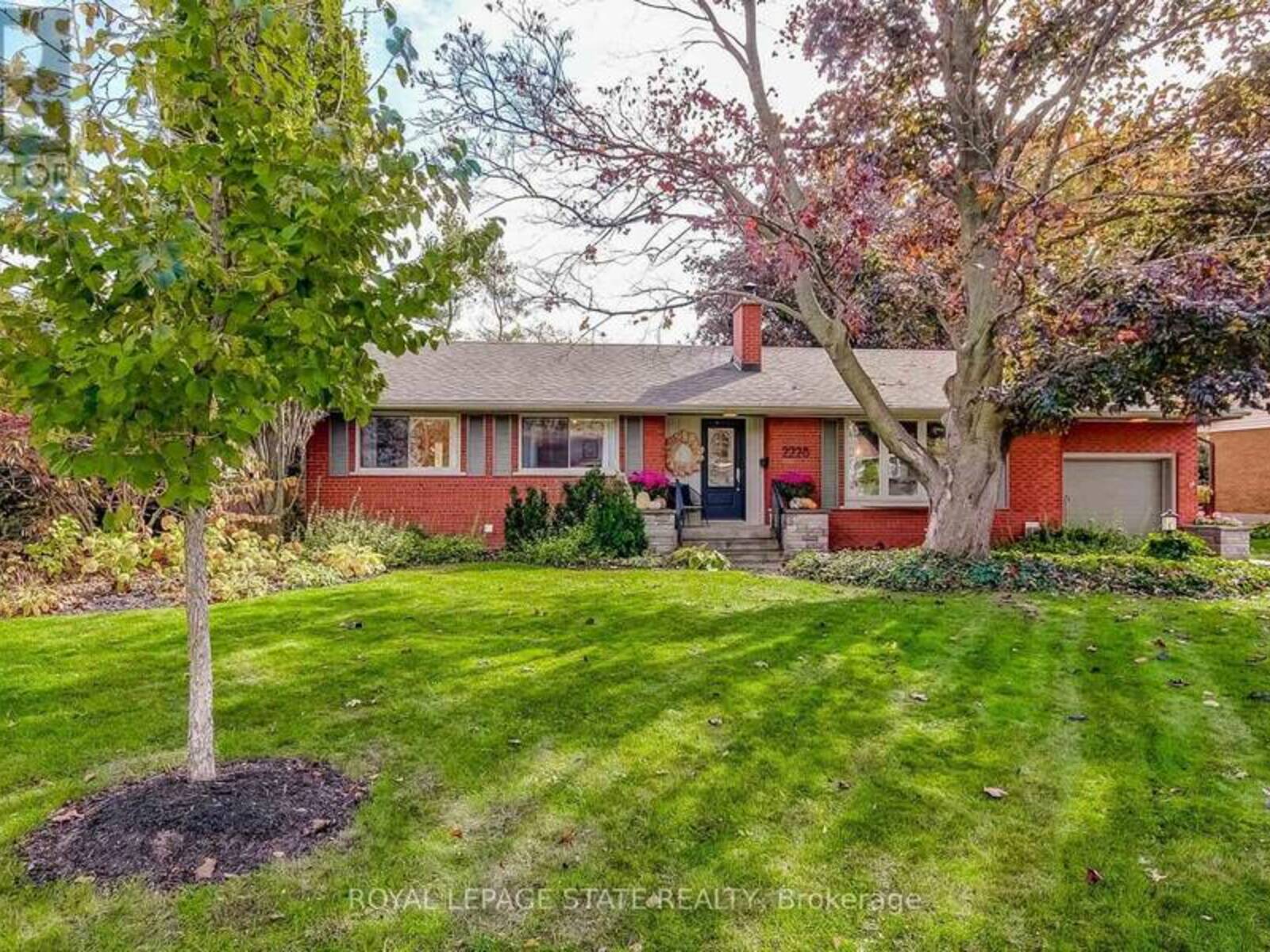 2228 CLARENDON PARK DRIVE, Burlington, Ontario L7R 1X1