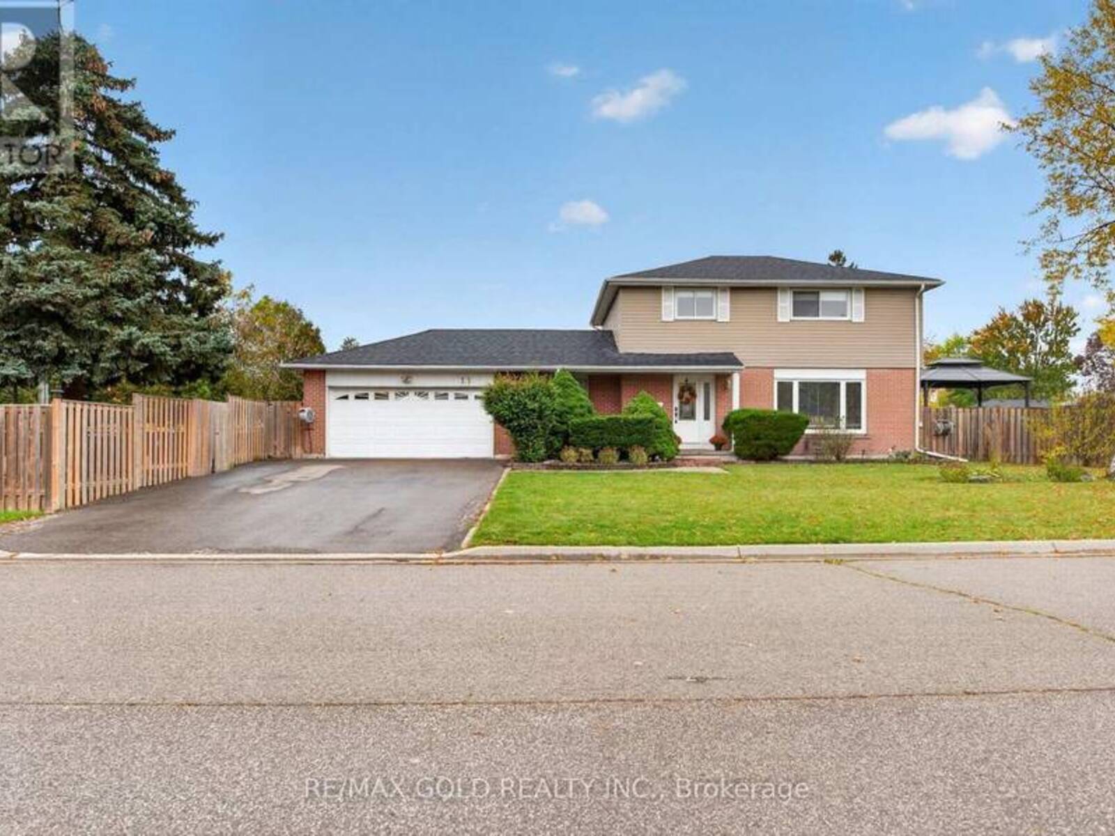 11 DOWLING CRESCENT, Brampton, Ontario L6T 3B8