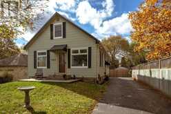 982 PARKHILL AVENUE | Burlington Ontario | Slide Image One