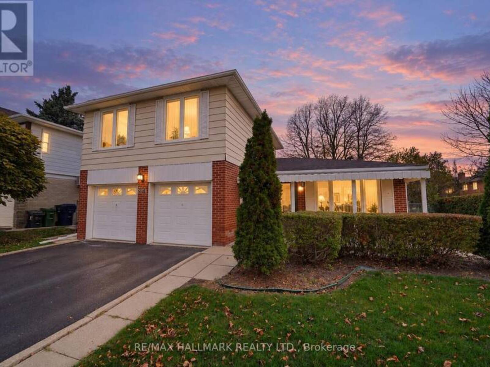 21 QUEENSCOURT DRIVE, Toronto, Ontario M1T 2J4
